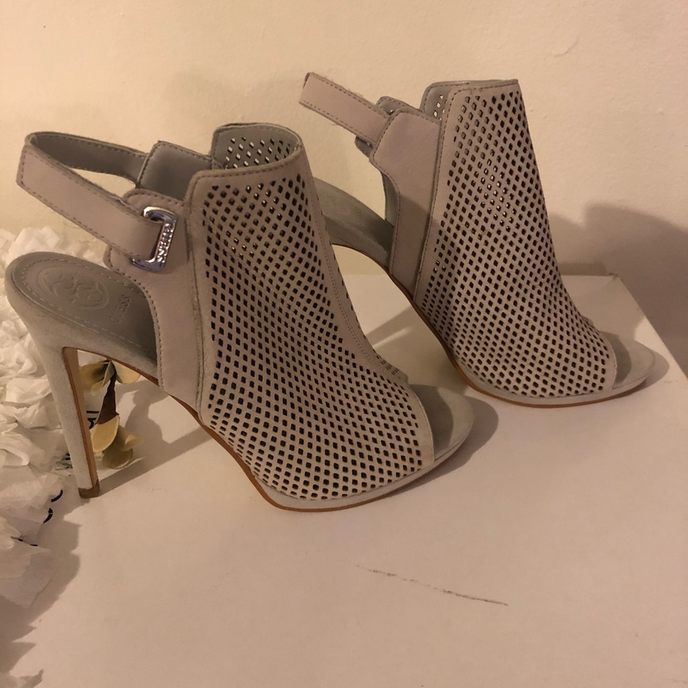 Guess Aubria Dress Sandals. Fast shipping.  Open to offers